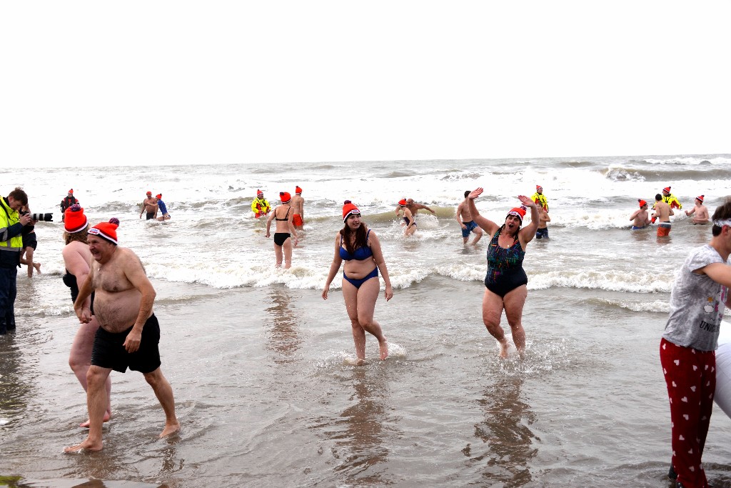 ../Images/Nieuwjaarsduik Nederzandt 2018 098.jpg